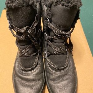 Leather Sorel lace up warm winter boot